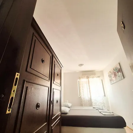 Hostel Hakuna Matata Dubrovnik Old Town Steps, Free Parking & Wi-Fi