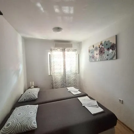 Hostel Hakuna Matata Dubrovnik Old Town Steps, Free Parking & Wi-Fi